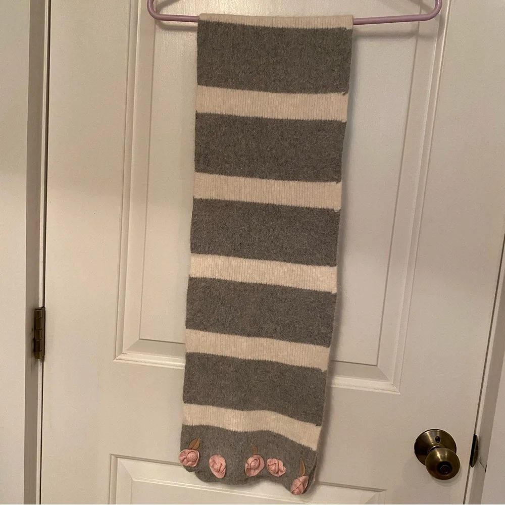 SCALA PRONTO SCARF GRAY CREAM STRIPE ANGORA BLEND PINK ROSES LONG RECTANGLE